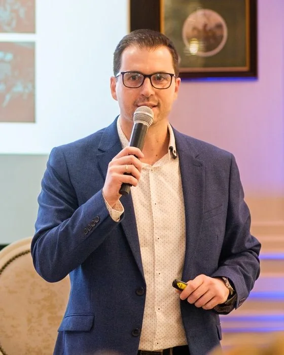 Süvöltős László